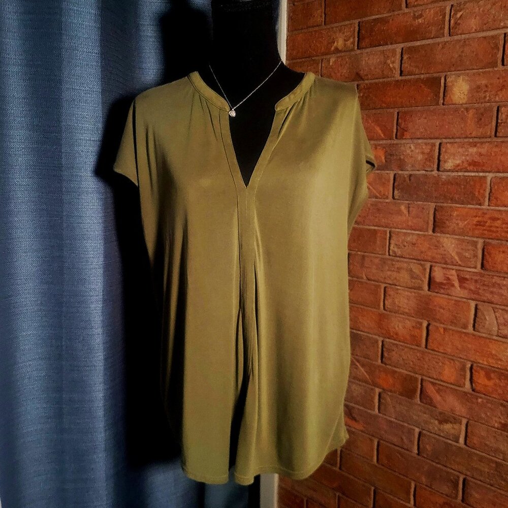 Lucky Brand Women's Cap Sleeve V-Neck Olive Green Blouse - Size XL
